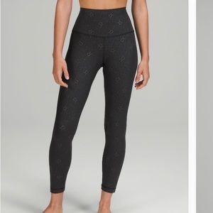lululemon Align High-Rise Pant 25"
Yogo Emboss Black/Black Size 6